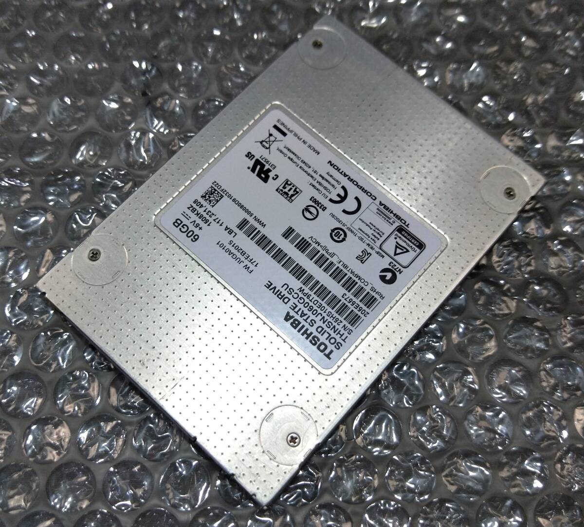 【中古パーツ】2.5 SATA SSD 1台 正常 TOSHIBA THNSNJ060GCSU 60GB 使用時間32271H ■SSD6009拍卖