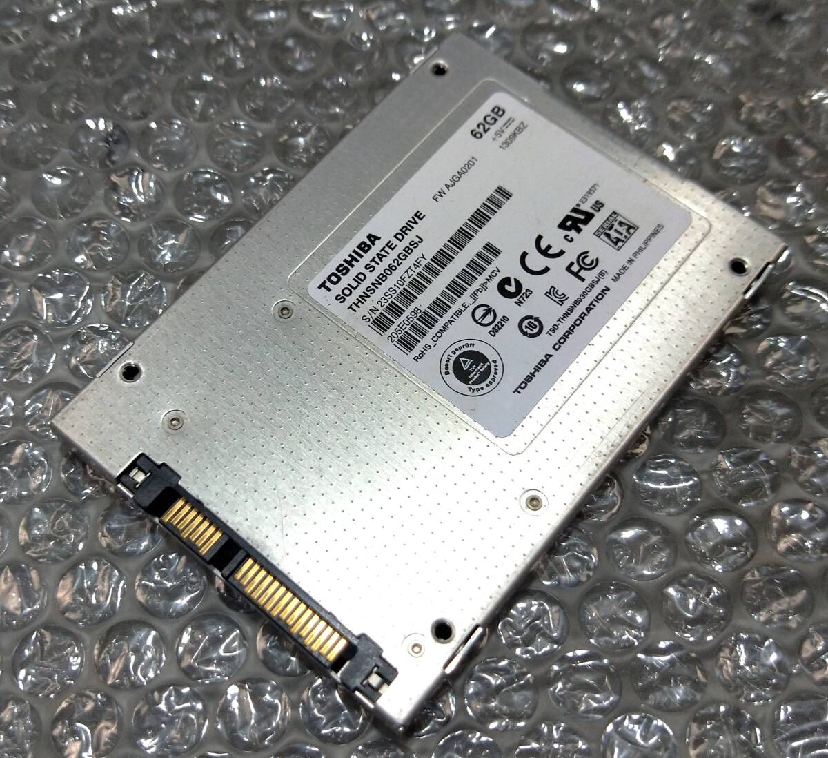 【中古パーツ】2.5 SATA SSD 1台 正常 TOSHIBA THNSNB062GBSJ 62GB 使用時間40489H ■SSD6033拍卖
