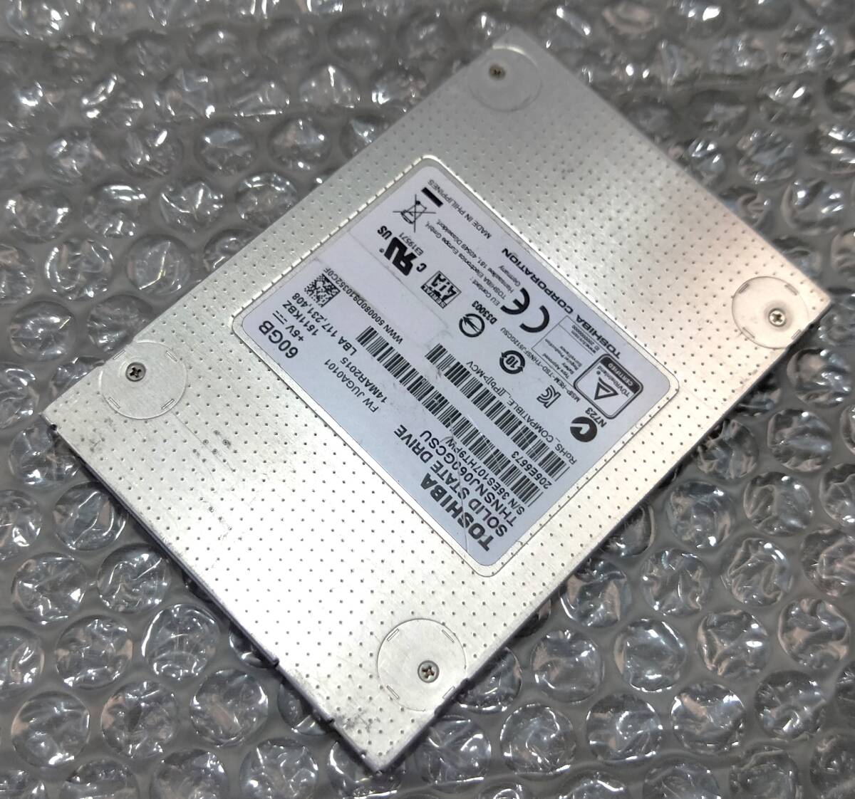 【中古パーツ】2.5 SATA SSD 1台 正常 TOSHIBA THNSNJ060GCSU 60GB 使用時間30654H■SSD6085拍卖