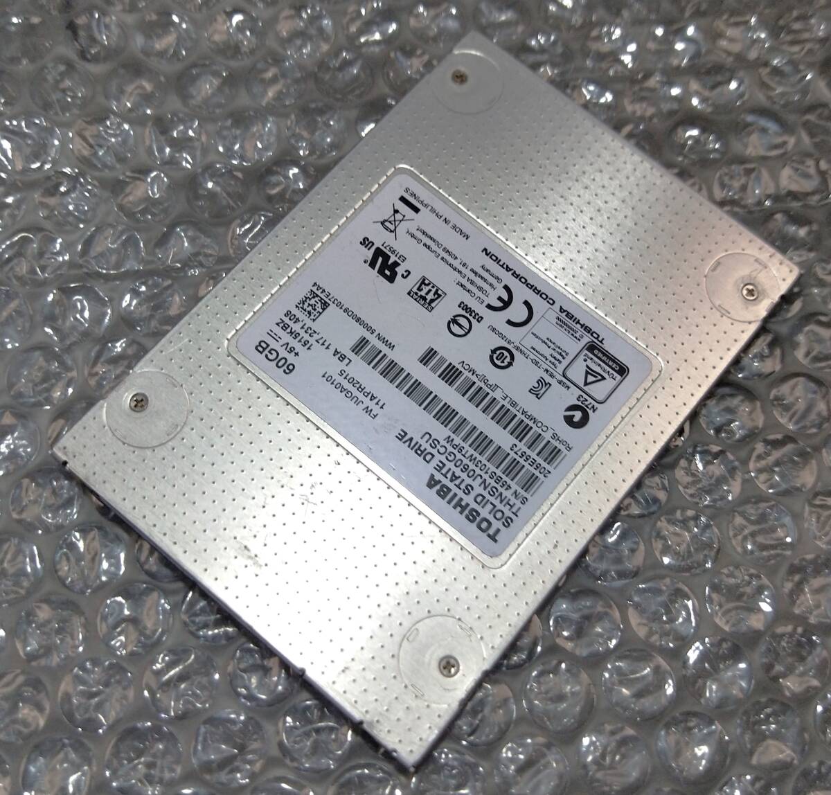【中古パーツ】2.5 SATA SSD 1台 正常 TOSHIBA THNSNJ060GCSU 60GB 使用時間34010H■SSD6073拍卖