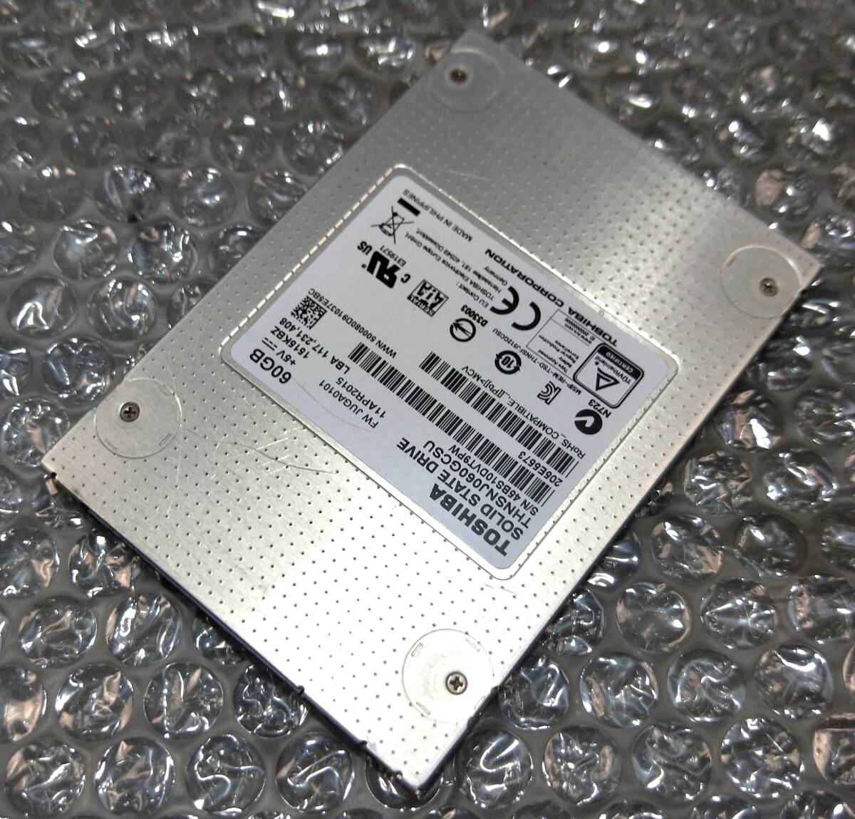 【中古パーツ】2.5 SATA SSD 1台 正常 TOSHIBA THNSNJ060GCSU 60GB 使用時間34028H ■SSD6011拍卖