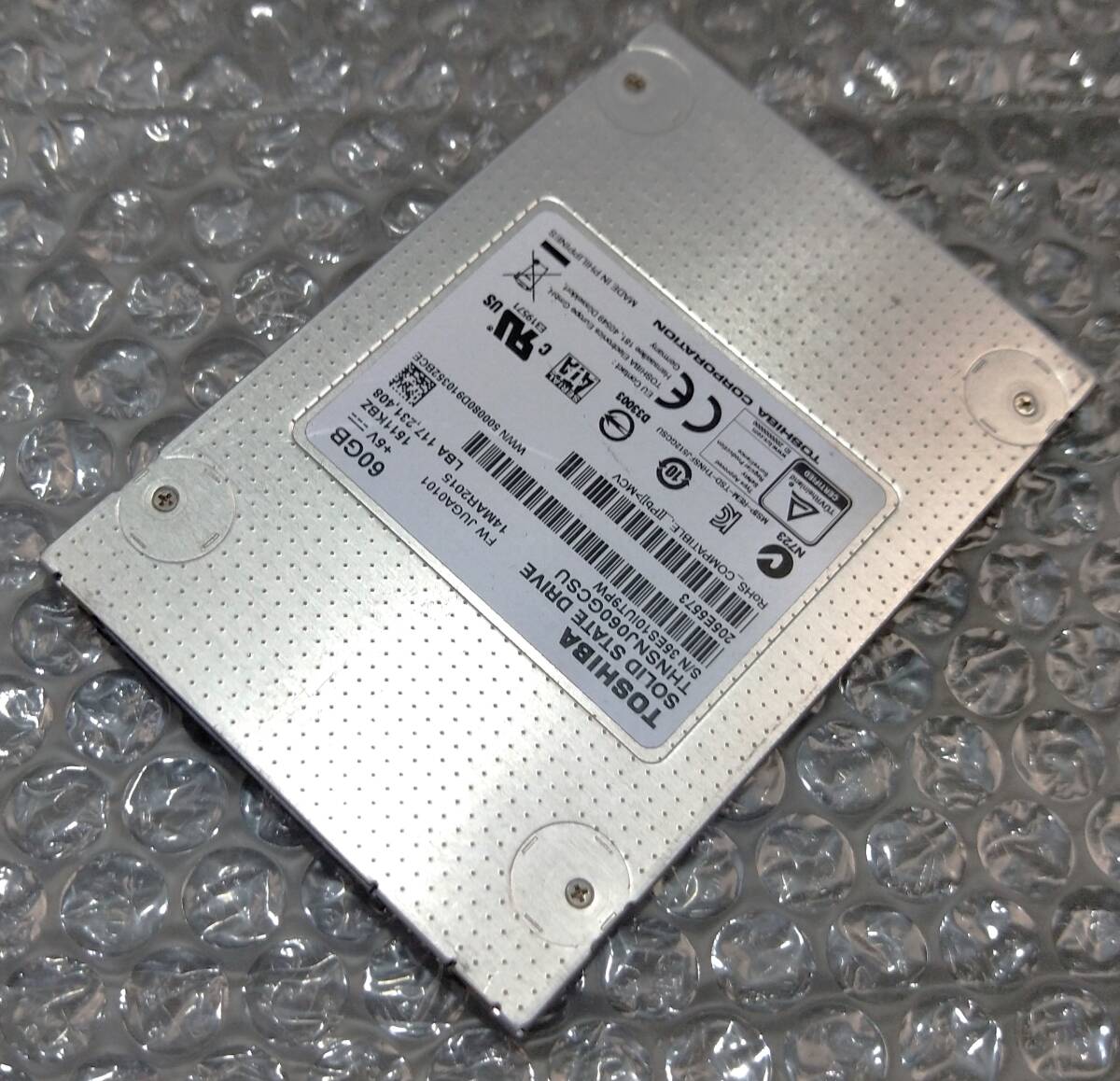 【中古パーツ】2.5 SATA SSD 1台 正常 TOSHIBA THNSNJ060GCSU 60GB 使用時間40321H ■SSD6067拍卖