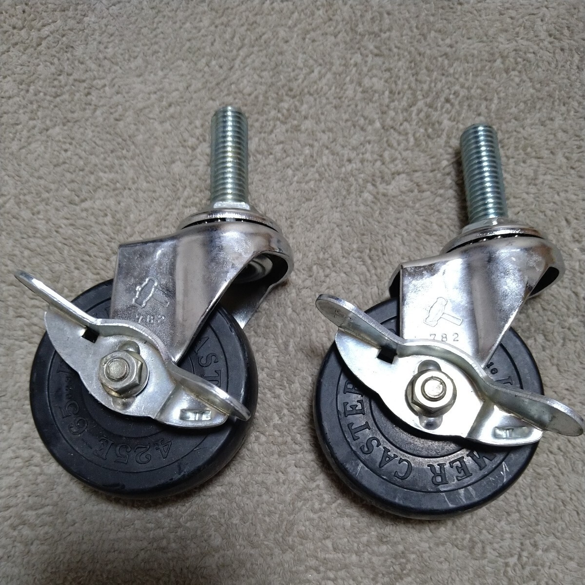 ジャンク品/長期保管品/ハンマーキャスター/キャスター/車輪/自在/旋回式/ゴム車/ネジ込み/Φ65×幅21mm/2個セット拍卖