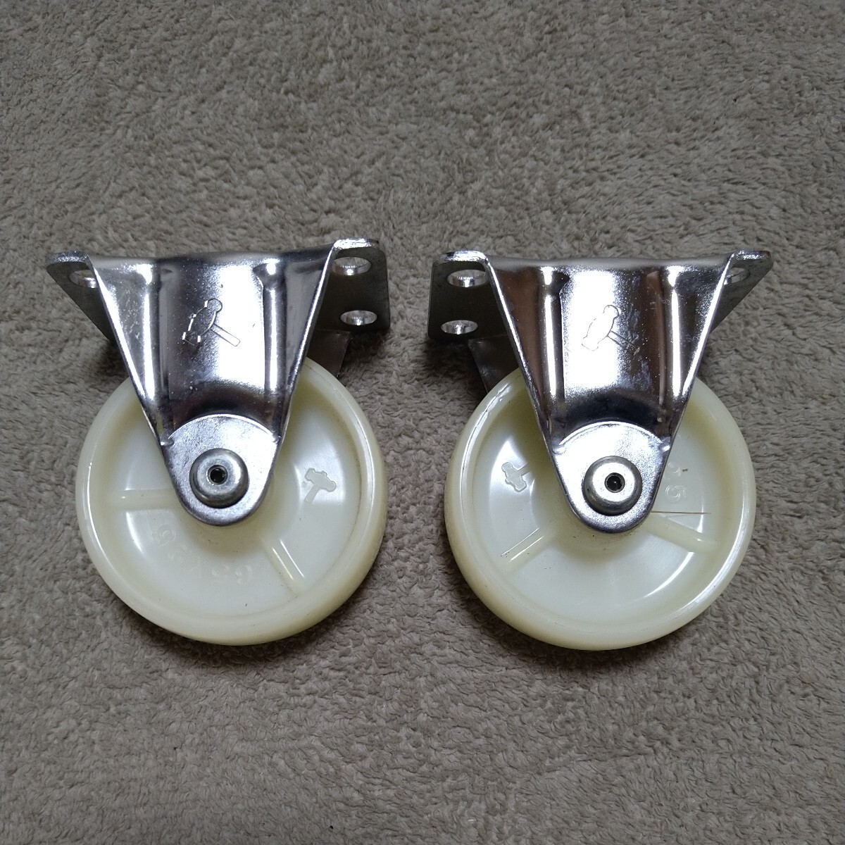 ジャンク品/長期保管品/ハンマーキャスター/キャスター/車輪/固定式/ナイロン車/平付け/Φ65mm×幅25mm/2個セット拍卖