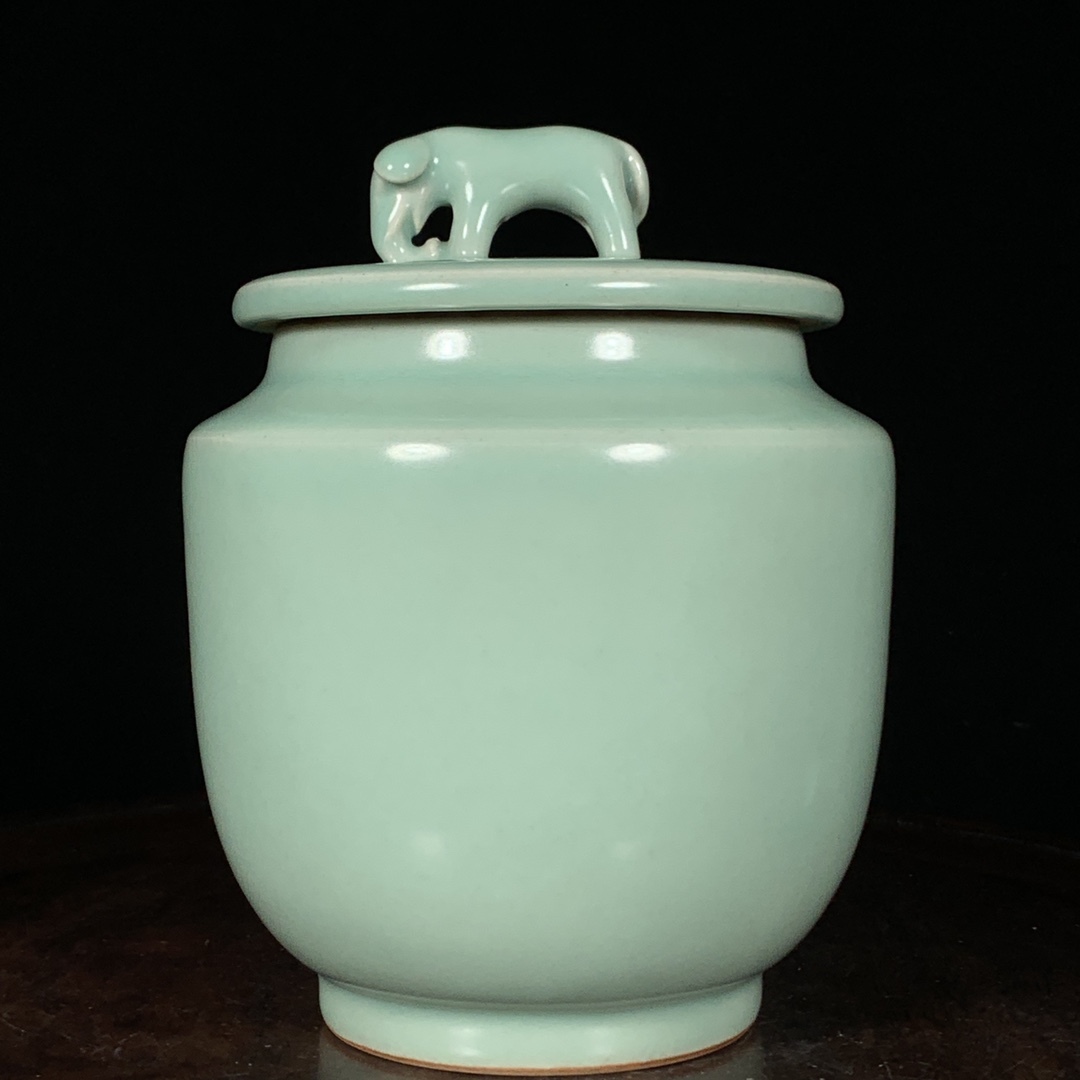 旧蔵 宋 龍泉粉青釉 象鈕蓋罐 陶芸 中国磁器 置物 極細工 希少珍品 古美術 古美味 L1117拍卖