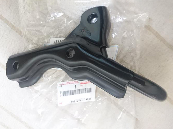 トヨタ 純正 70 系ランドクルーザー 牽引 フック 運転席 側 ボルト 付き ランクル 検 マフラー ホイール レストア バンパー フロント ドア拍卖