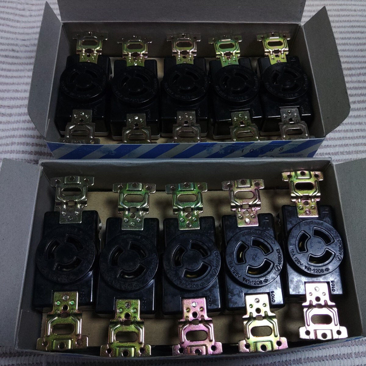 松下 WF2315BK 接地2P15A引掛コンセント 新古 20個 拍卖