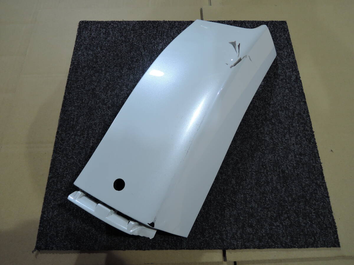 倉庫保管品 80系 ノア ヴォクシー エスクァイア 訳アリ品 右リア コーナーカバー 白 52165-28020 再塗装前提 アッパーカバー拍卖