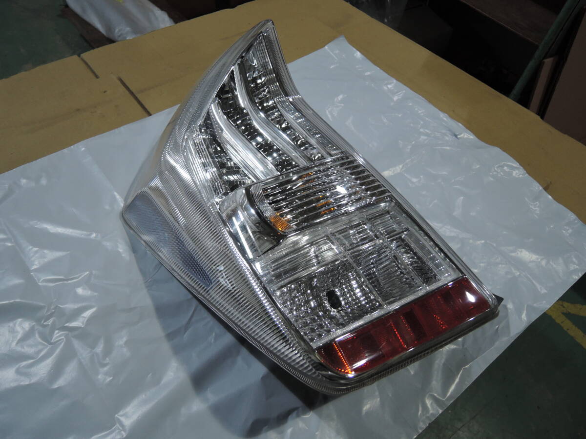 倉庫保管品 ZVW30 プリウス 左 テールライト STANLEY 47-37 点灯未確認 左側 テールランプ 30プリウス拍卖