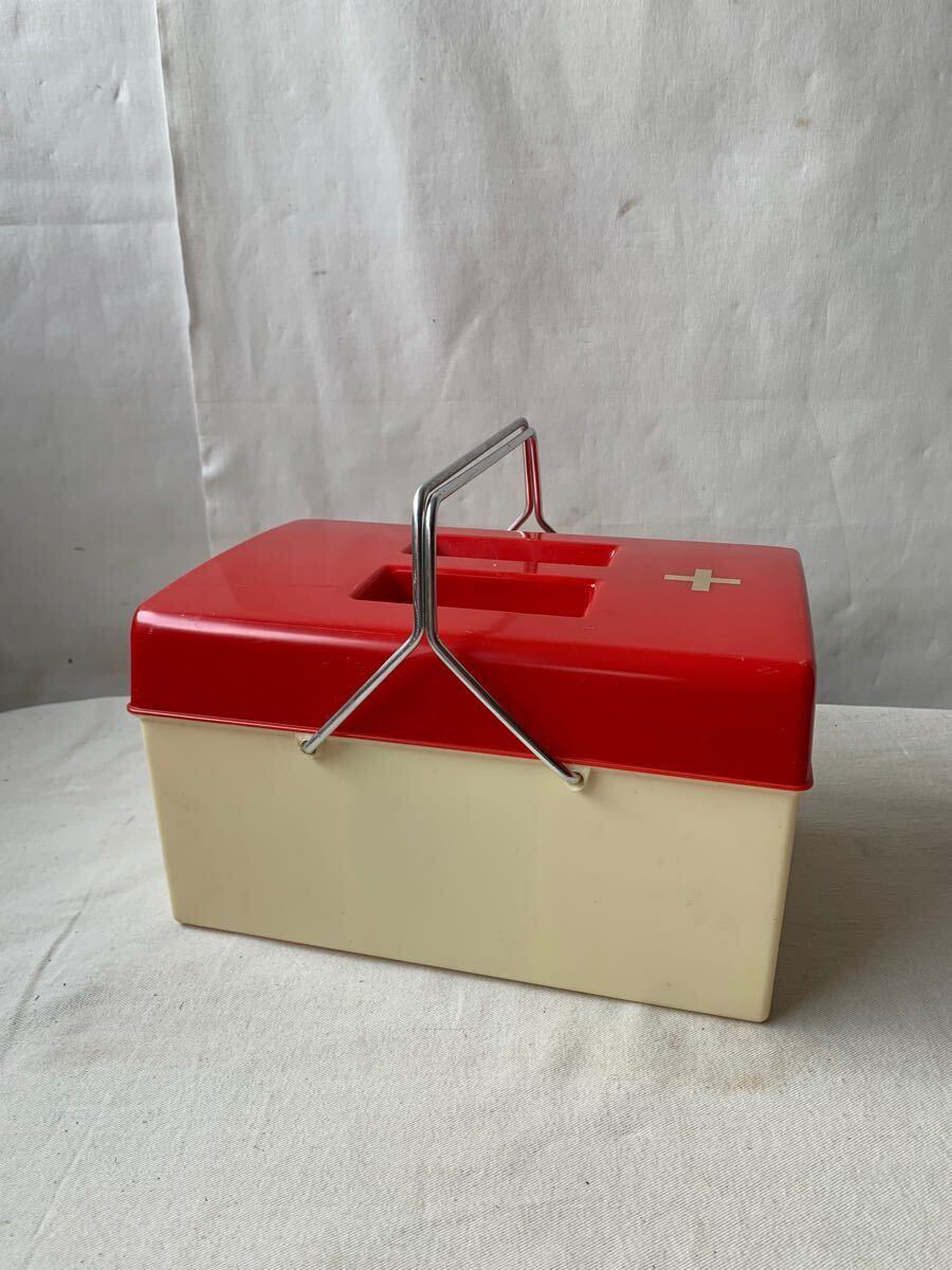 持ち手付プラスチック製救急箱 小物入れアンティークビンテージ古道具インテリアディスプレイ収納箱店舗什器道具箱昭和レトロ雑貨拍卖