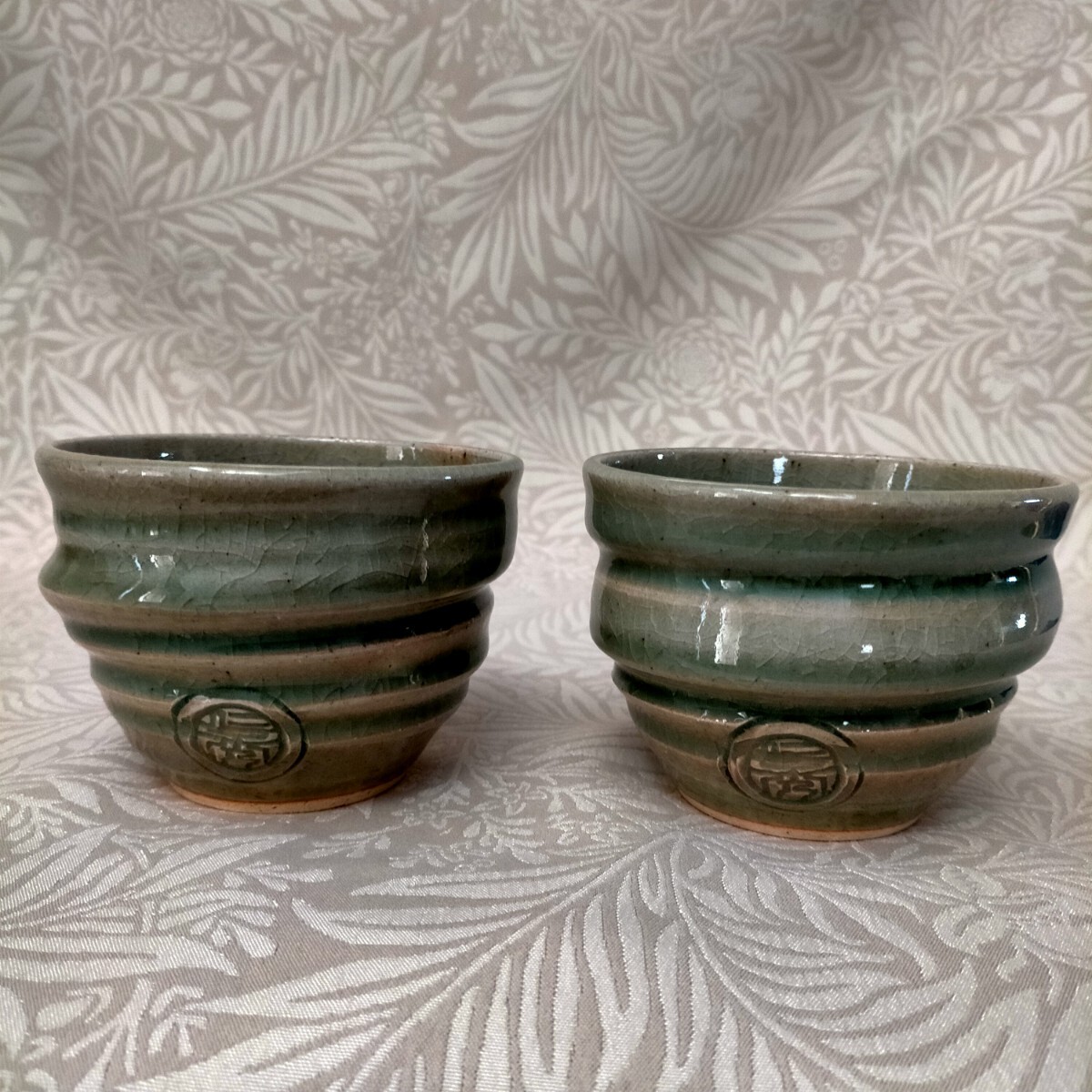 未使用保管品  仁和寺御用達仁秀窯  青磁色に貫入 ろくろ回しのフリーカップ  青磁色2個セット拍卖