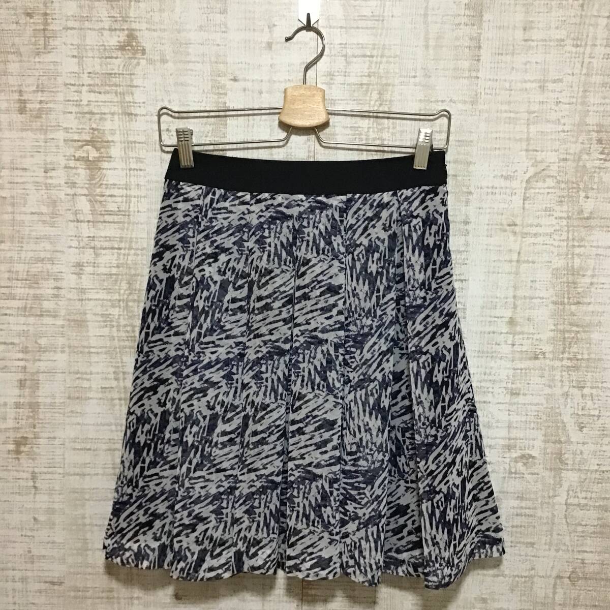 A329◇23区|ニジュウサンク フレアスカート ネイビー×ホワイト サイズXS拍卖