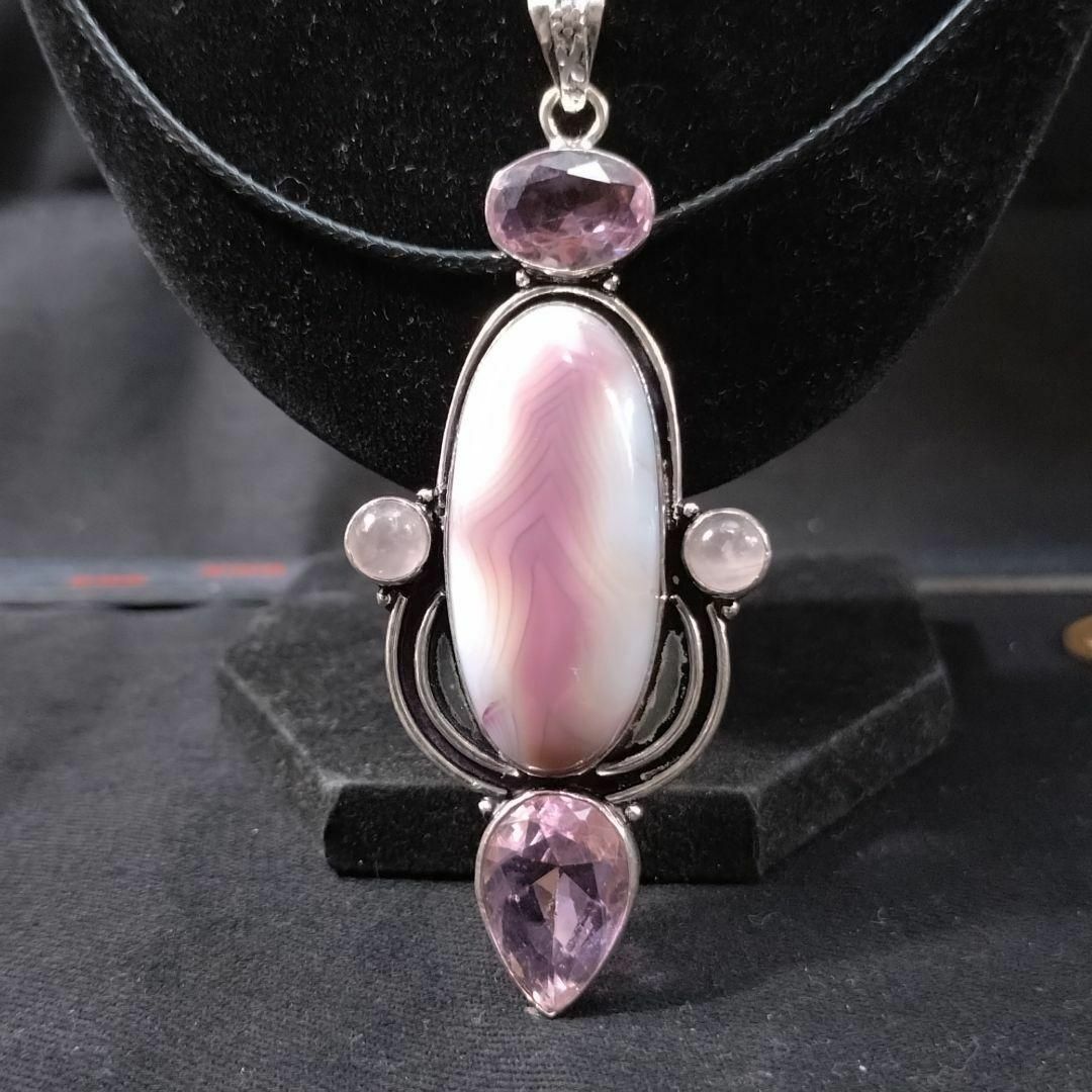 【完全一点のみ】大きな淡いピンクの美しいボツアナアゲートのネックレス拍卖