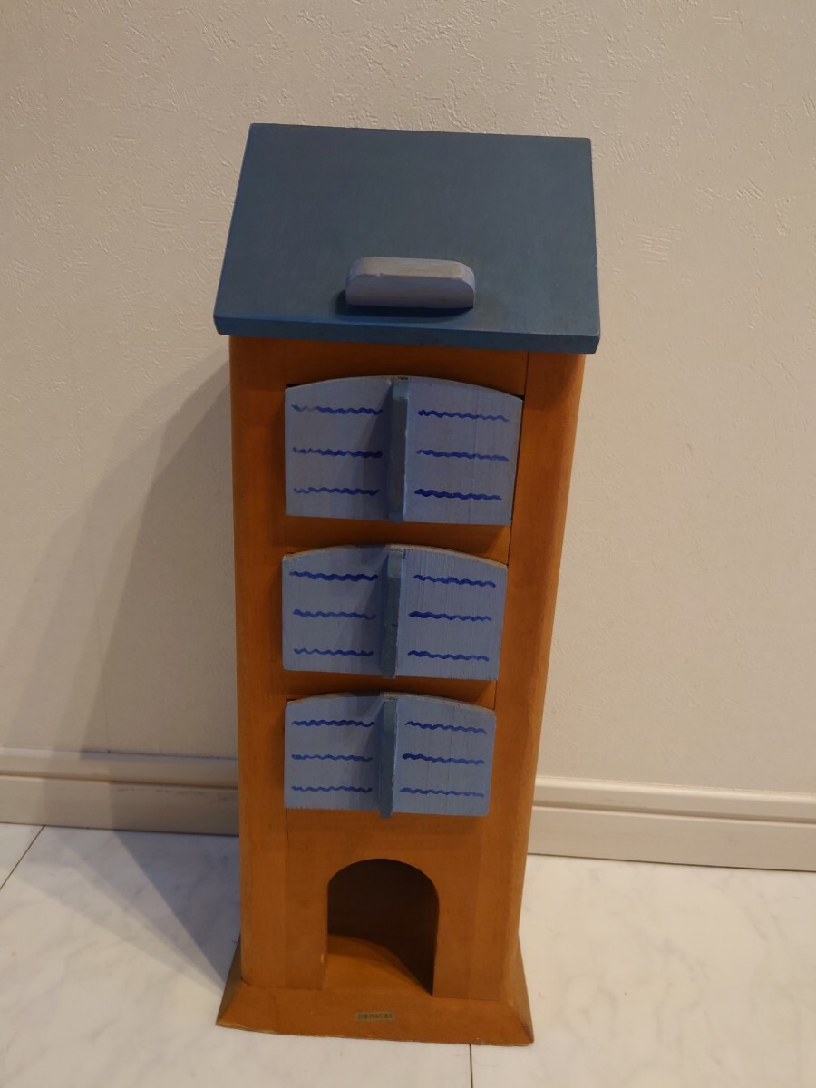 ハウス型、小物入れ、山梨県、小淵沢町、絵本村の製品です。数十年前に当時、3万円位にて、購入致しました。送料サービスさせて頂きます。拍卖