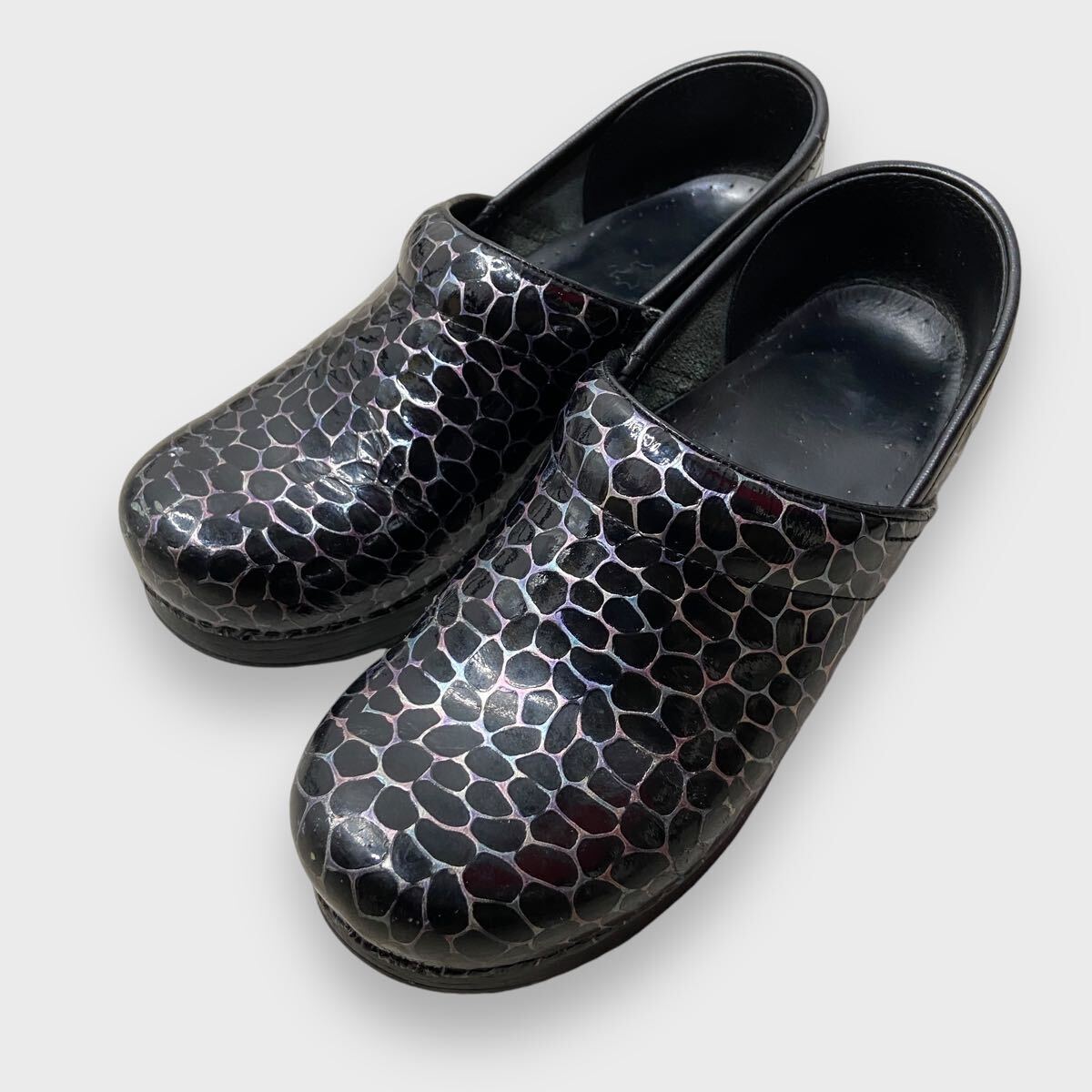 送料無料☆ dansko☆ダンスコ☆プロフェッショナル☆総柄☆クロッグ☆サボ☆黒☆24.5拍卖