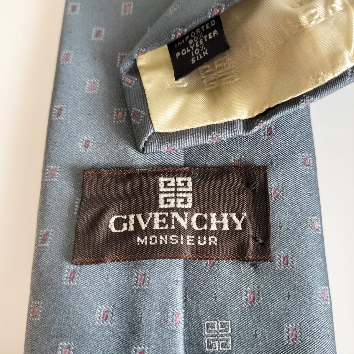ジバンシィ (GIVENCHY)ジバンシーグレーロゴスクエアドットネクタイ拍卖