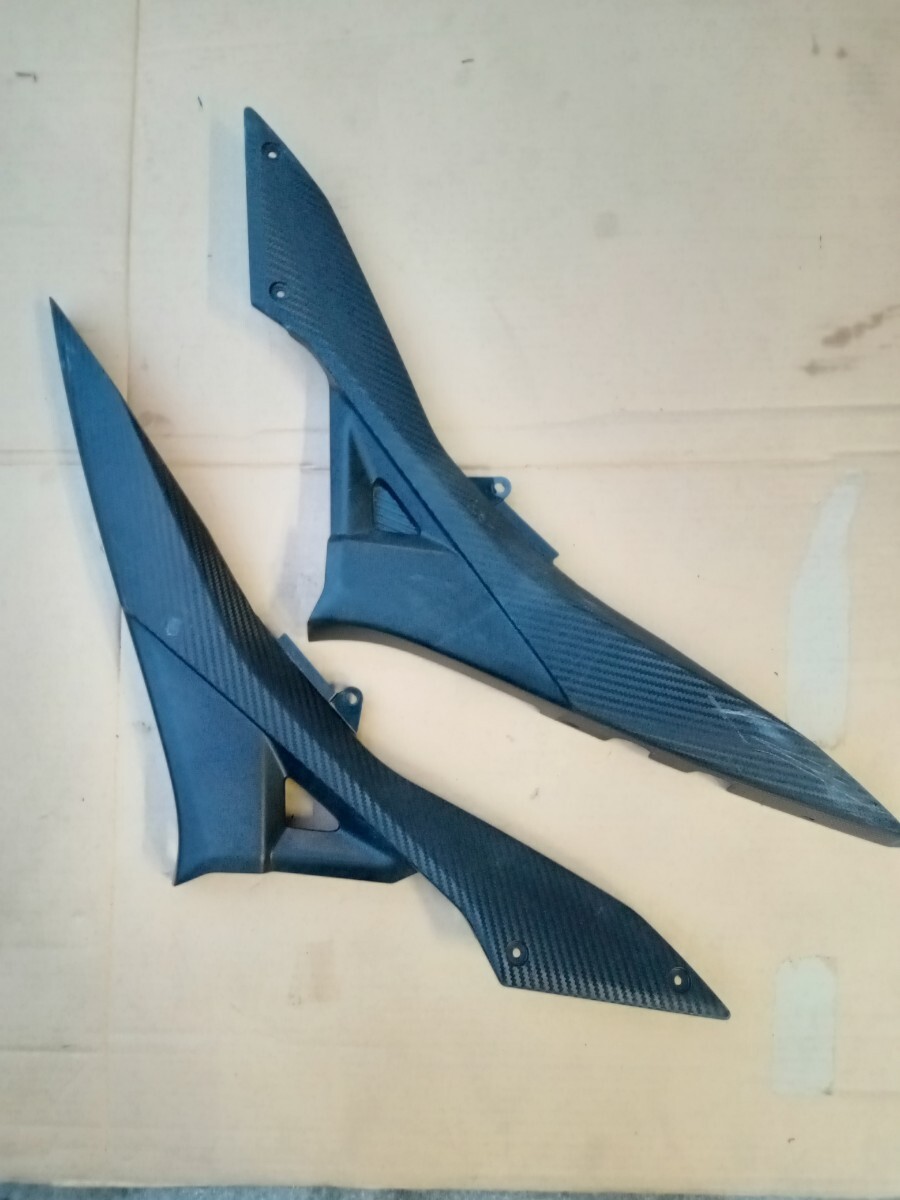 ヤマハ・YZF-R15/ME11CK★純正サイドカウル左右セット・シートカウル・刻印1CK-F1711-00/1CK-F1721-00 左擦り傷有 爪破損無拍卖