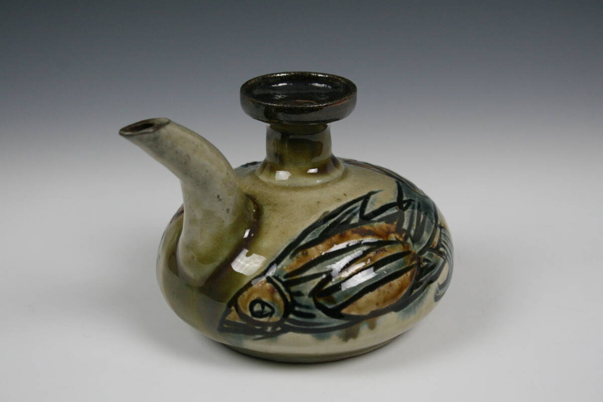 壺屋焼 人間国宝 金城次郎 作 唐草魚文カラカラ拍卖