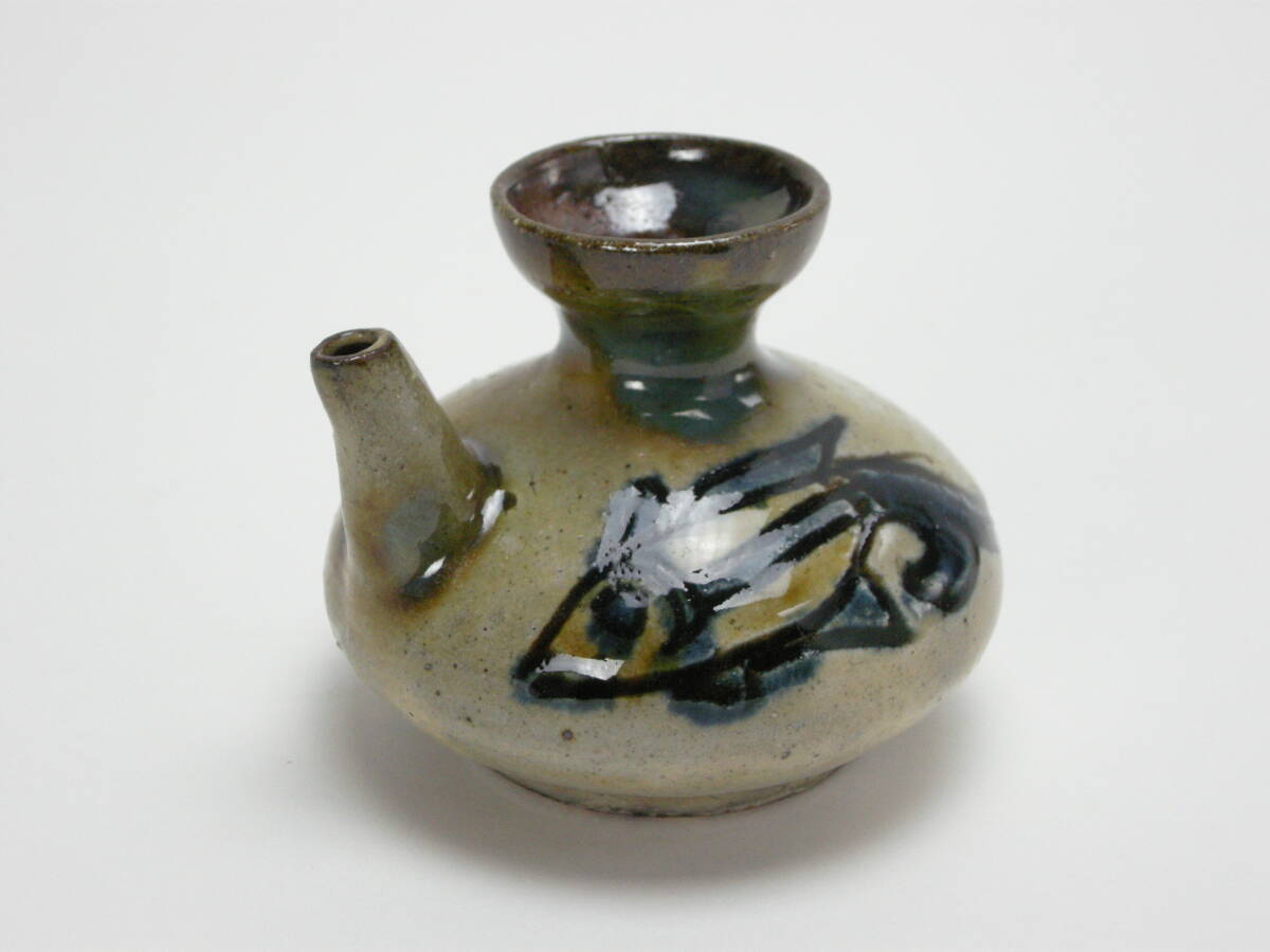 壺屋焼 人間国宝 金城次郎 作 魚文カラカラ形水滴拍卖