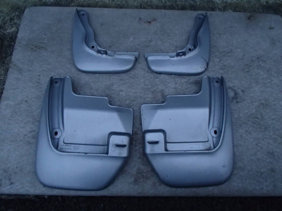 P67 ダイハツ ミラ L500系 純正マッドガード 前後左右4枚 CR TR X2 X4 L502 L510 L512 76626-87213 76622-87206 76625-87213 76621-87206拍卖