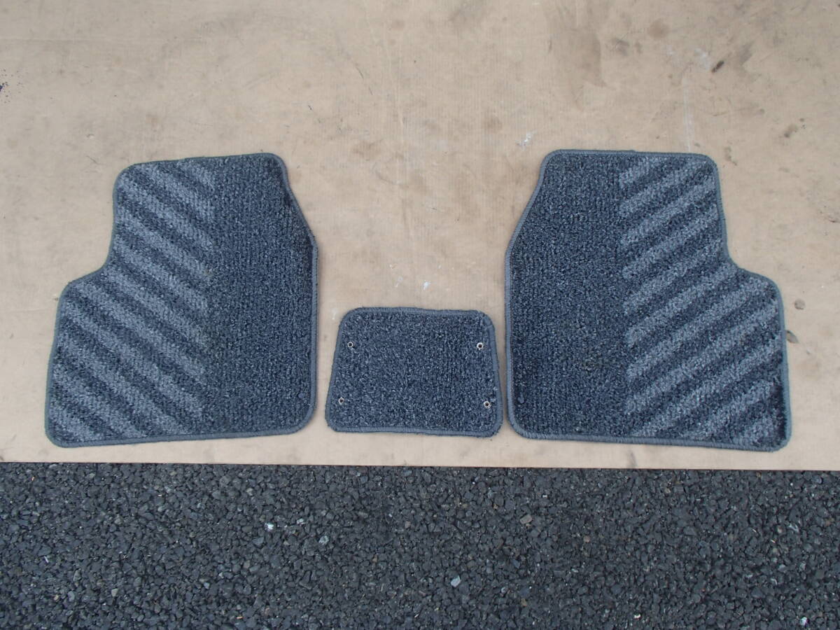 P73 ダイハツ 純正 フロアマット 3枚セット 適合車種不明 検: フロント? リア? ミラ ムーブ タント テリオス パイザー ストーリア ブーン拍卖