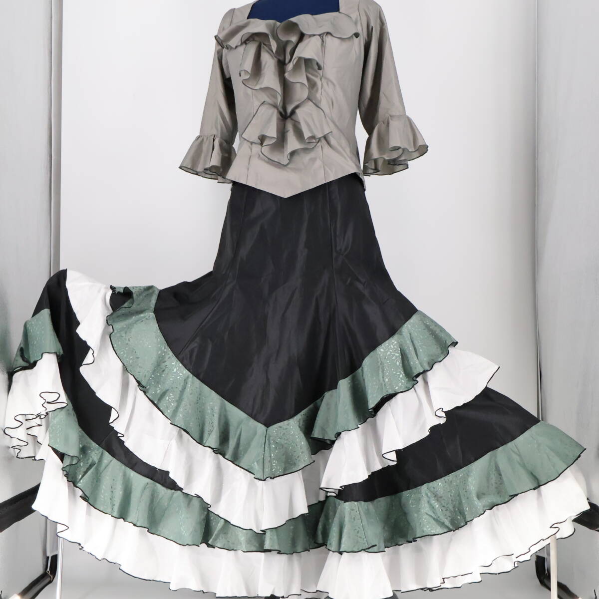 『送料無料』【美品 フラメンコ衣装】グレー アトリエ貴美恵 上下セット ツーピース ファルダ トップス ボランテ フリル ブラック 灰色 黒拍卖
