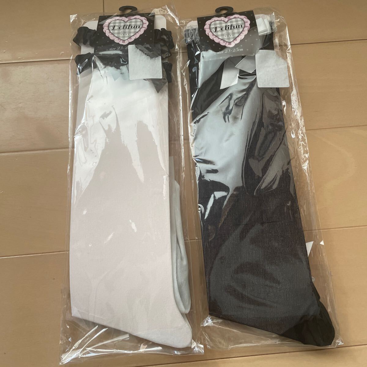 送料無料 新品 Delifun 月雲巫女 レースリボン付きシアーハイソックス 2足セット 白&黒 ホワイト&ブラック 23-25cm 送料込み拍卖