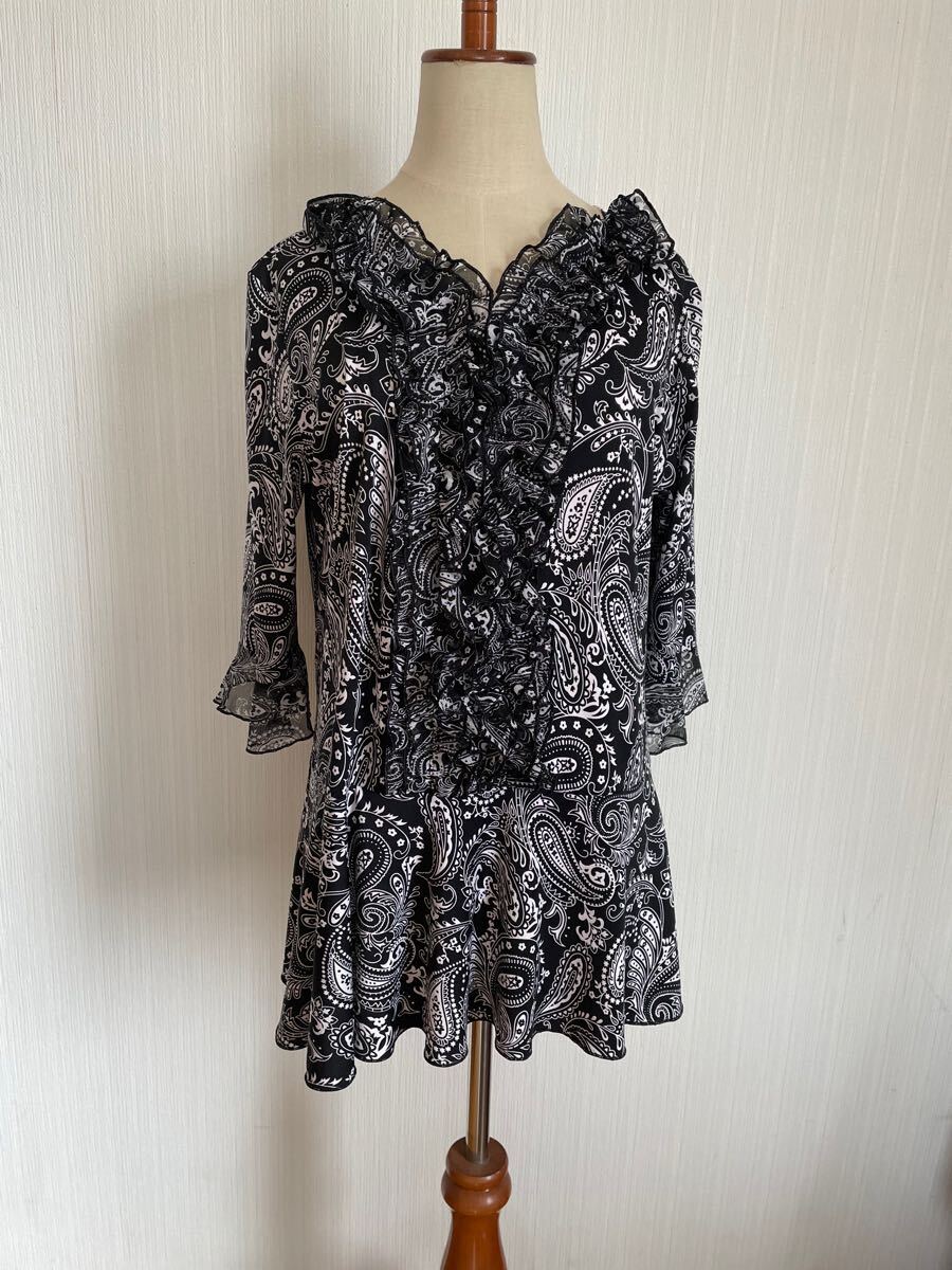 フリル付きチュニック 黒&白 ペーズリー柄拍卖