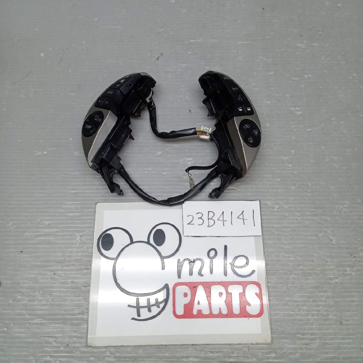 NHW20 プリウス 純正 左右ステアリングスイッチ 1B4-6-7/23B4141*同梱不可拍卖