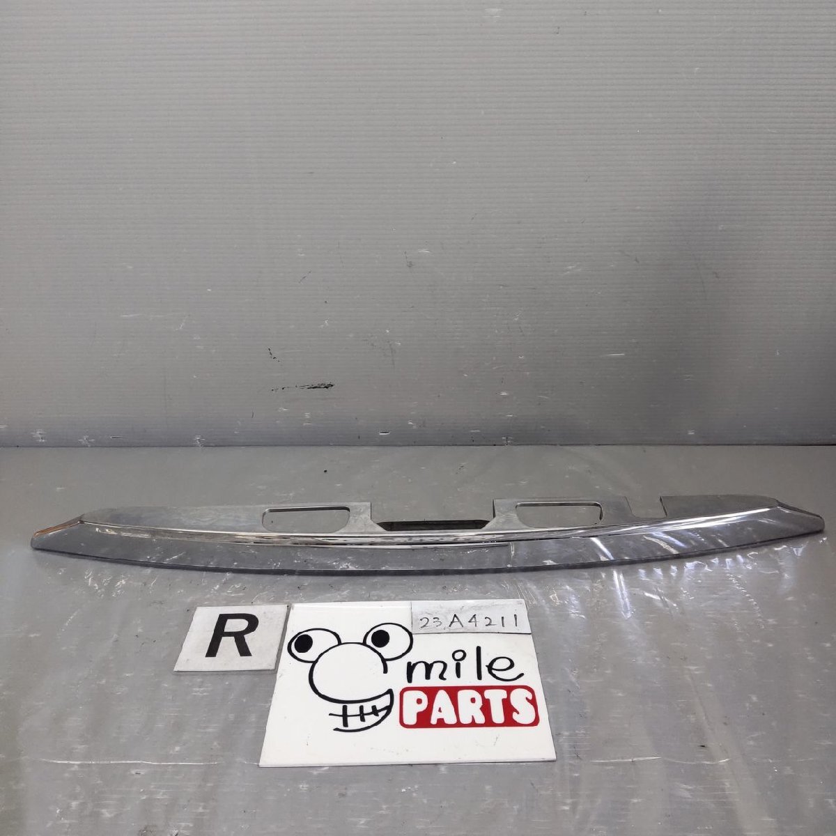 NSP135/NSP130 ヴィッツ 純正 ゲートメッキガーニッシュ 1B7-2-2/23A4211*同梱不可拍卖