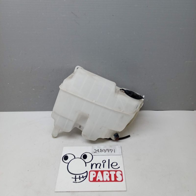 KDH206V レジアスエース 純正 ウォッシャータンク 2Z5-11-8/24D3771*同梱不可拍卖