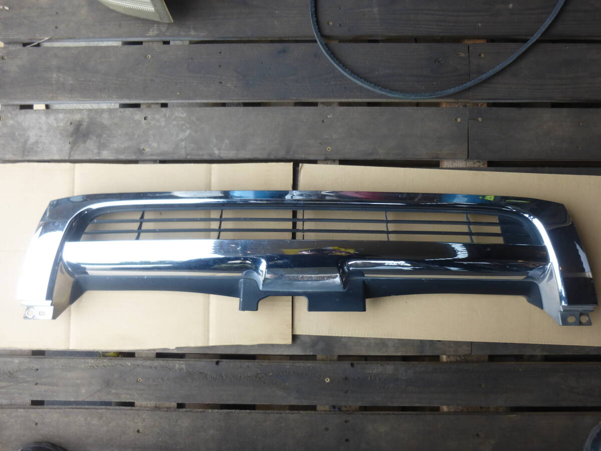 200系ハイエース 1型純正メッキグリル 53100-26220 管:P-114拍卖