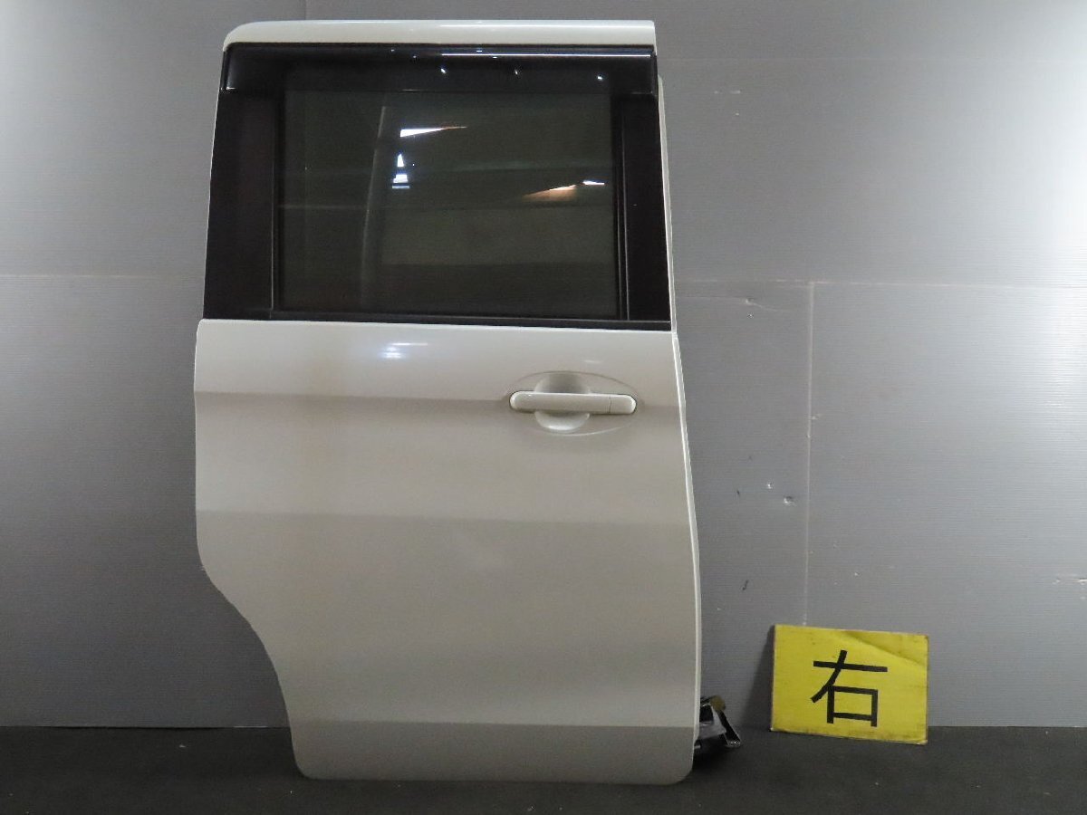 【即決! 即日発送可】スペーシア X DBA-MK32S 純正 ★凹無 リア ドア 右 後ドア Z7T 中古 12540拍卖