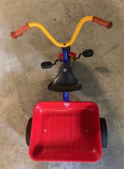 ペリカンデザイン三輪車 Vハンドル荷台付デンマークのウィンザー社中古品で使用感や汚れ傷有Winther拍卖