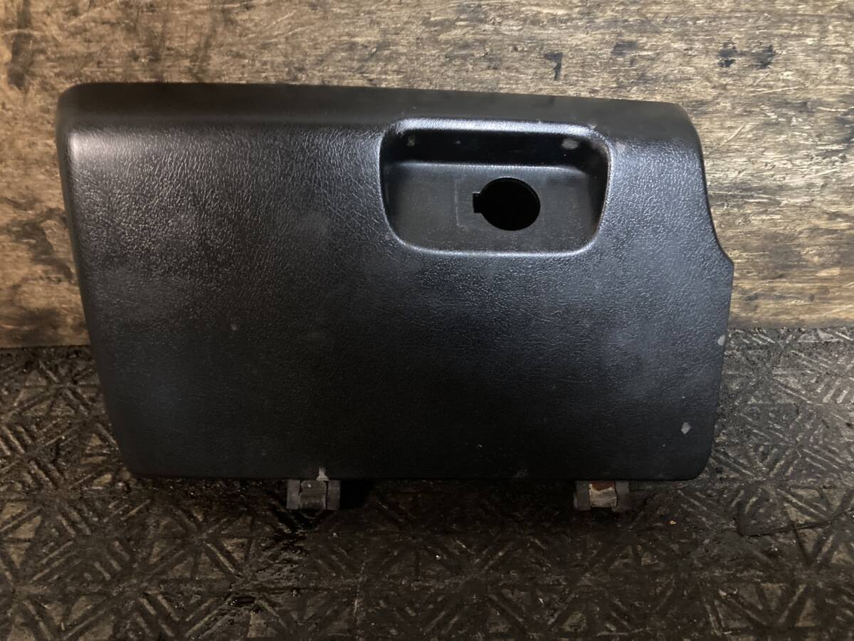 YAMAHA マジェスティ250C SG03J 左グローブボックスカバー 神戸発 C140-40拍卖