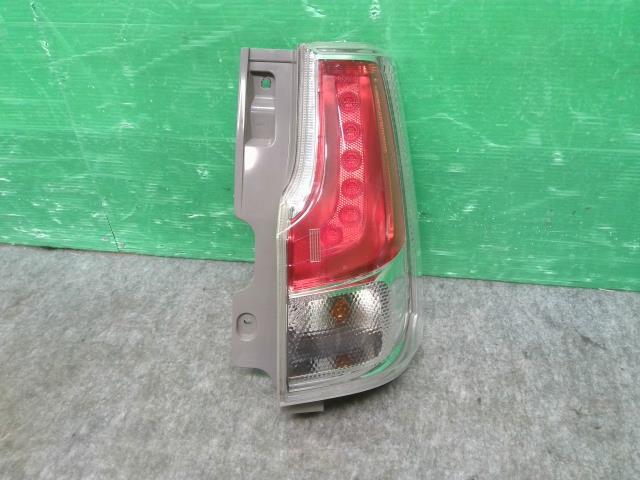 ソリオ DAA-MA36S 右テールランプ ハイブリッドMX 35650-81P01拍卖