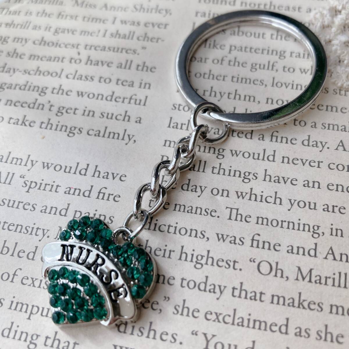 キーホルダー キラキラハート グリーン ハート看護クリスタル 合金チャーム シルバー☆Vintage jewelry accessories R0151拍卖