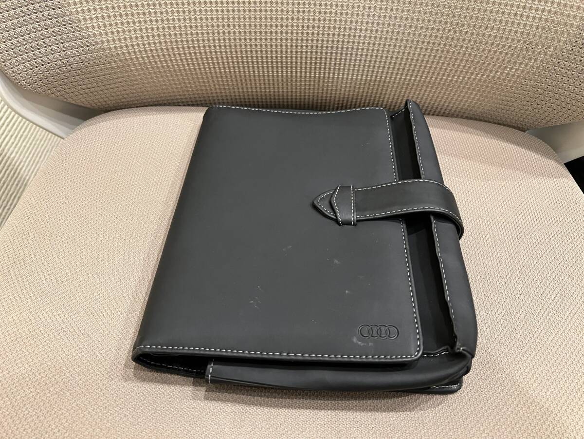 美品■ AUDI アウディ 車検証入れ グローブボックス内ケース 車検証ケース 自動車検査証ケース 整備書 メンテナンスノート 取扱説明書 2拍卖