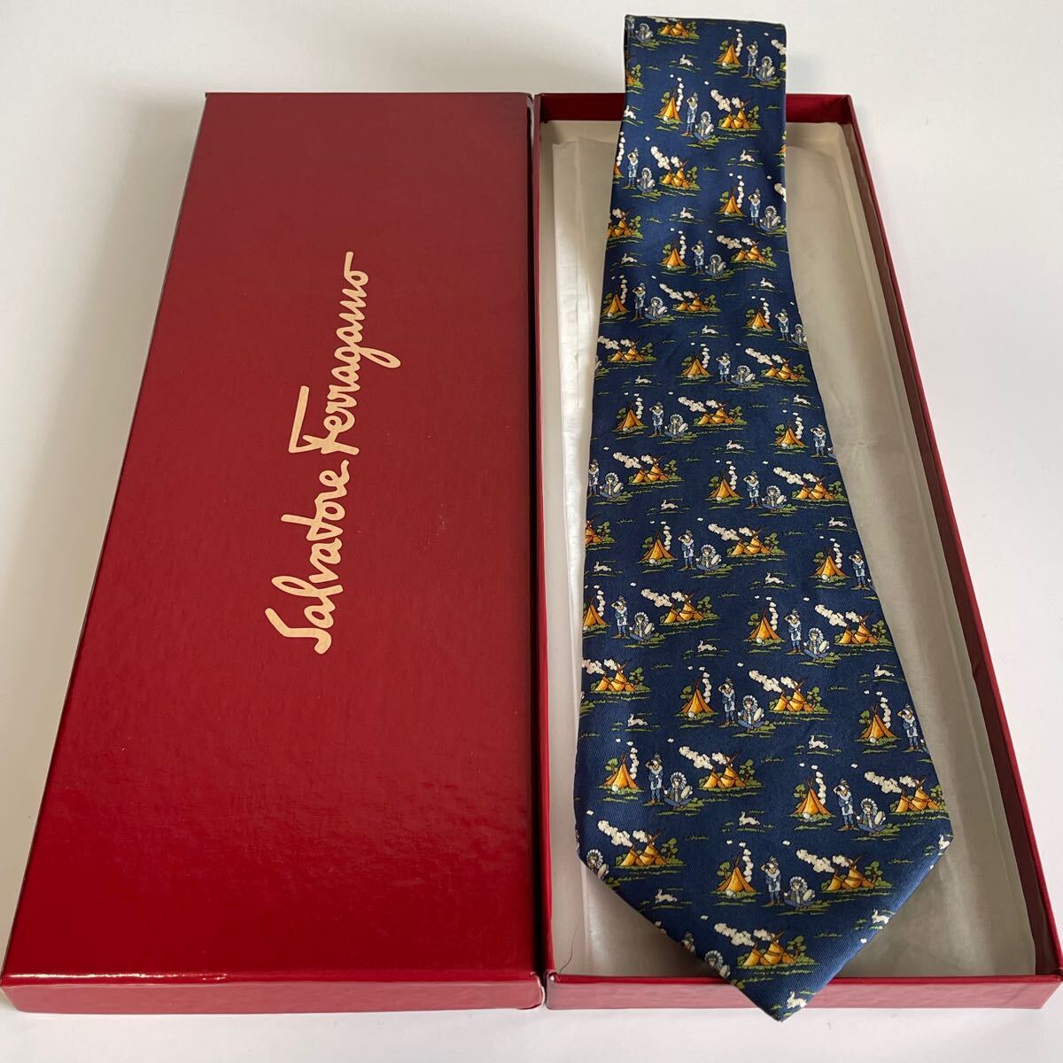 Salvatore Ferragamo(サルヴァトーレフェラガモ)紺テント人柄ネクタイ拍卖