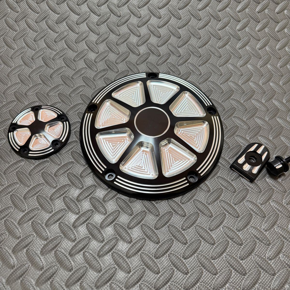 ハーレー ツーリング ロードキング ストリート グライド エンジンカバー CNCダービーカバー タイマーカバー シートボルト付き 拍卖