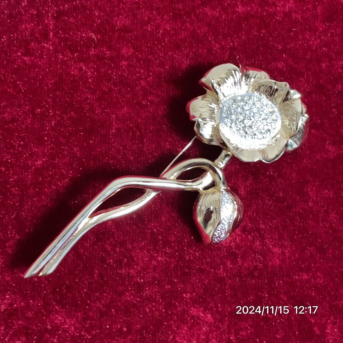 美品 Pierre Cardin ピエールカルダン 花 フラワーモチーフ ラインストーン バイカラー ブローチ アクセサリー拍卖