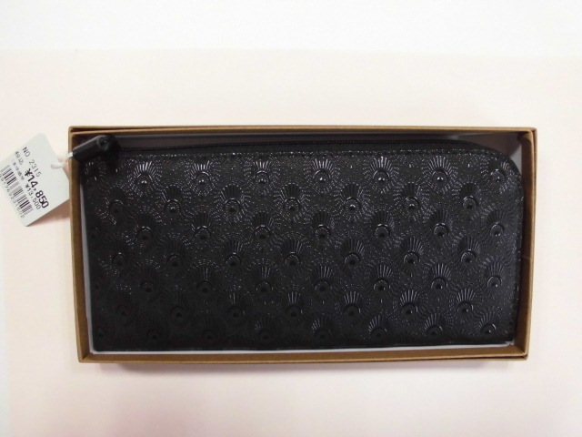 新品 INDEN-YA No.2315 長財布 印傳屋上原勇七 黒地黒漆 店舗保管品 甲州印伝 伝統工芸品拍卖