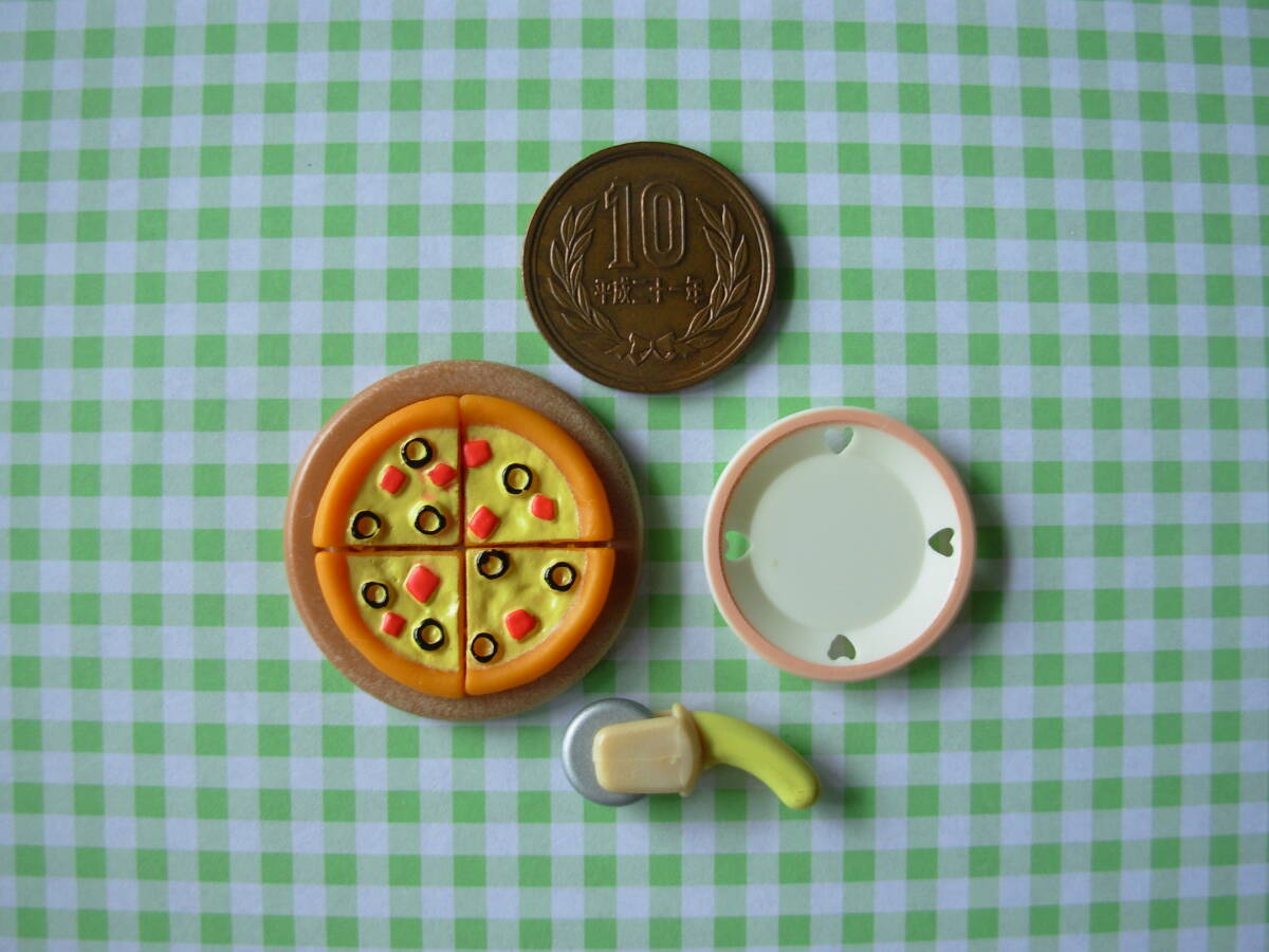 ◆シルバニアファミリー カットピザ・ピザプレート・ピザカッター・お皿 食べ物 キッチン小物 ①◆拍卖