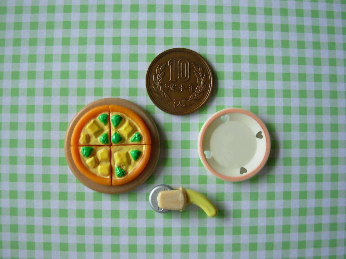 ◆シルバニアファミリー カットピザ・ピザプレート・ピザカッター・お皿 食べ物 キッチン小物 ②◆拍卖