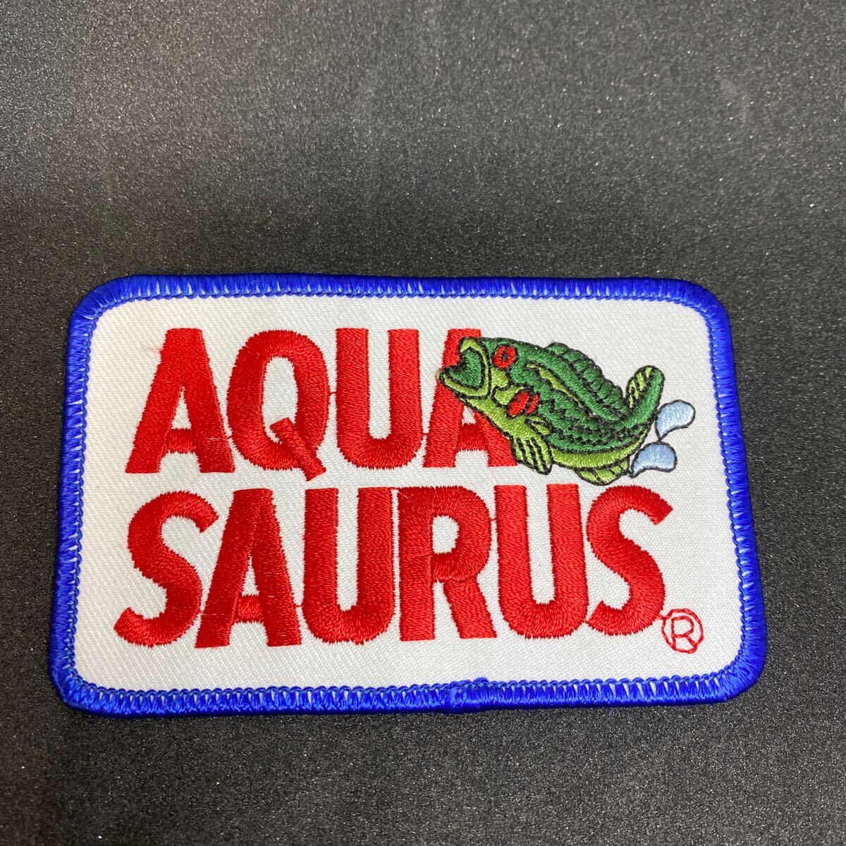 AQUA SAURUS アクア ザウルス ブラックバス ジャンピングバス ワッペン 釣り バス 海釣り ライフジャケット キャップ バッグ バルサ50 拍卖