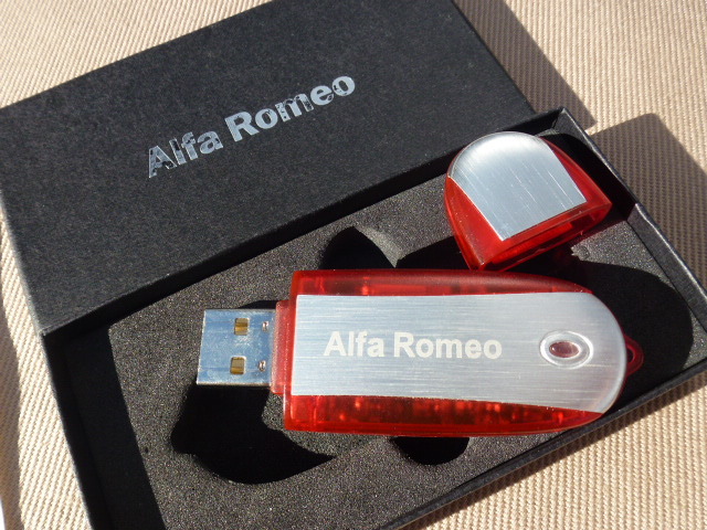 【新品!】アルファロメオ 純正 USBフラッシュメモリー ジュリア ジュリエッタ ミト アルファ147ステルヴィオ アルファ156 159 4C GT GTV拍卖