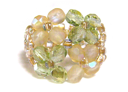 ☆COCO☆チェコビーズのスクエアフラワーリング(ベージュゴールド)☆拍卖