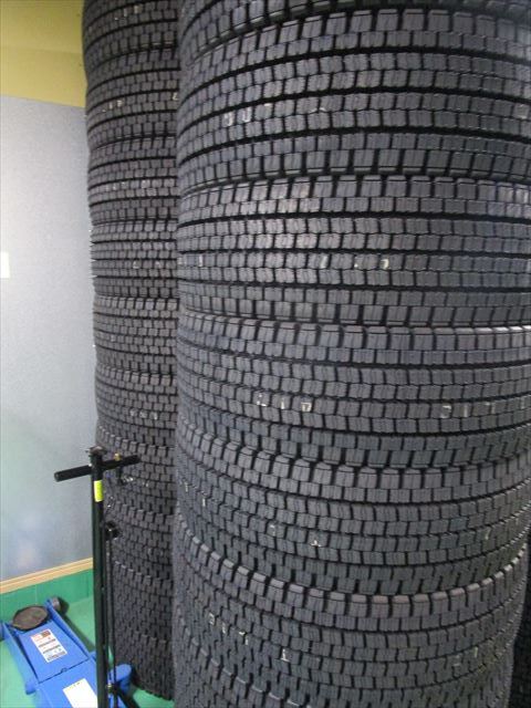 送料無料 新品未使用品 スタッドレス 265/70R19.5 DUNLOP SP001 24年 増トン DXKA19.5×6.75 8穴 ISO 再塗装品 6本セット拍卖