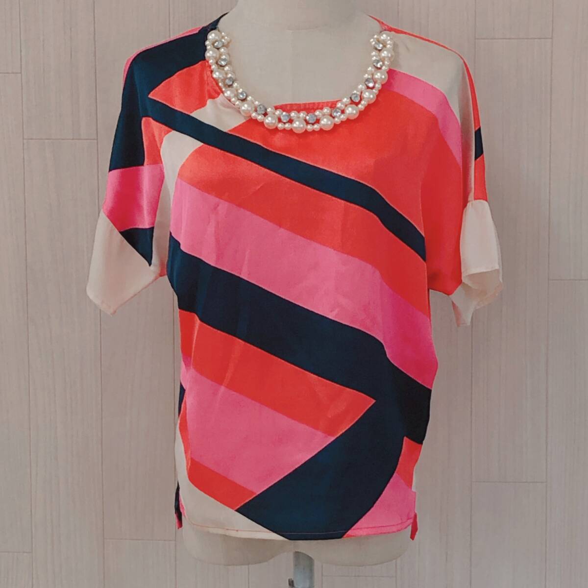 Y1405 lucyparis レディース トップス ブラウス 半袖 薄手 丸首 スリット ネックレス付属 シンプル クラシック 昭和レトロ おしゃれ 夏 拍卖