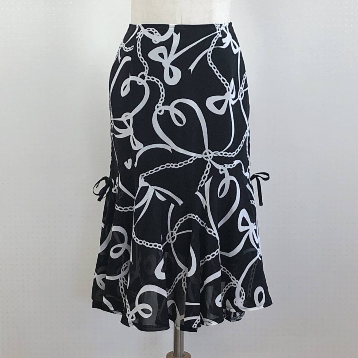 YZ0347 美品 レディース フレアスカート 膝上丈 薄手 裏地 ウエスト61 ヒップ89 ブラック 透け感 リボン柄 かわいい おしゃれ 春夏 日本製 拍卖